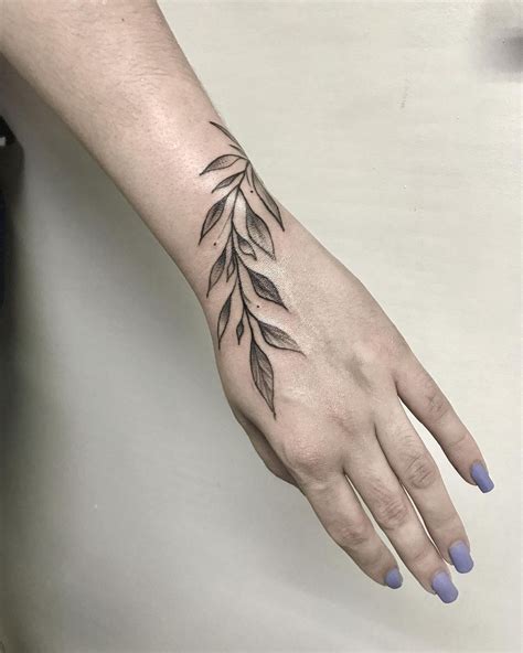 Tatuagem ramo pulso  fuck u